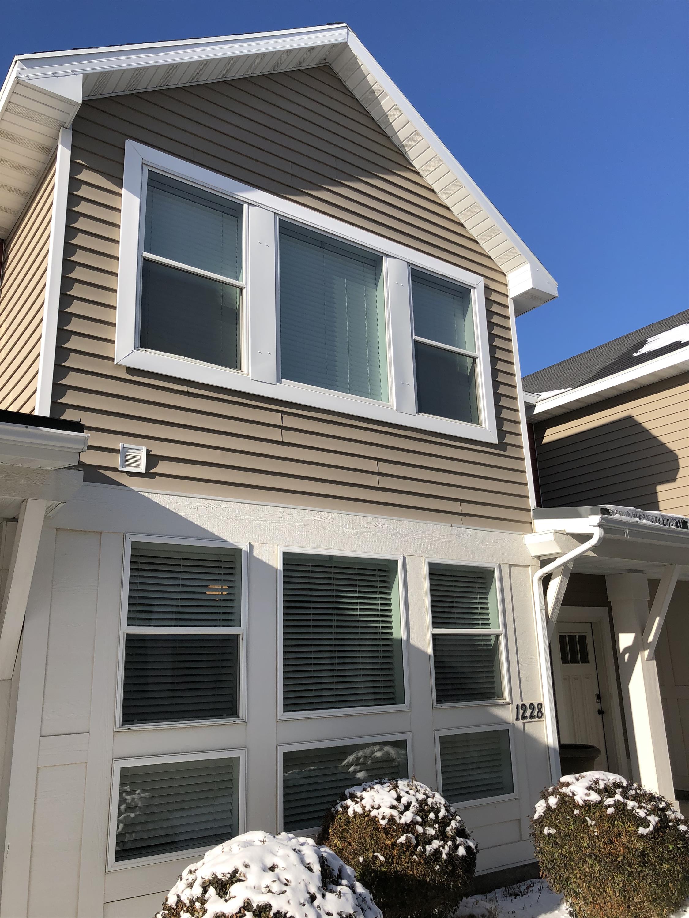 1228 W 2415 S